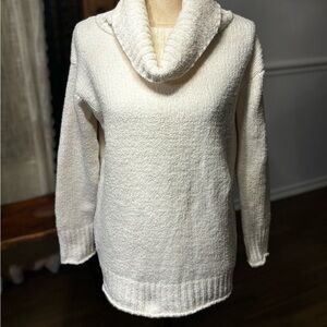 EUC 100% Polyester super soft sweater